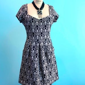 Deletta black & white jacquard knit dress